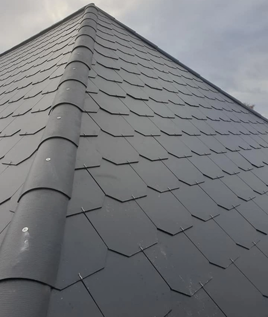 Zoom sur un toiture en ardoises